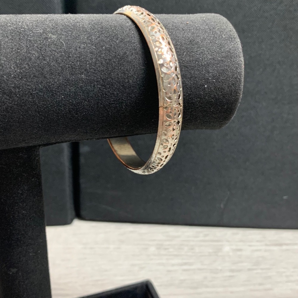 Silver Tone Floral Cutout Bangle Bracelet Openwork Lace Design 3634